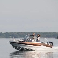 Linder Arkip 530 BR with Garmin 9" GPS with Pre-rigged Yamaha